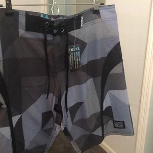 Men’s NWT Board Shorts -Maui&Sons -30
